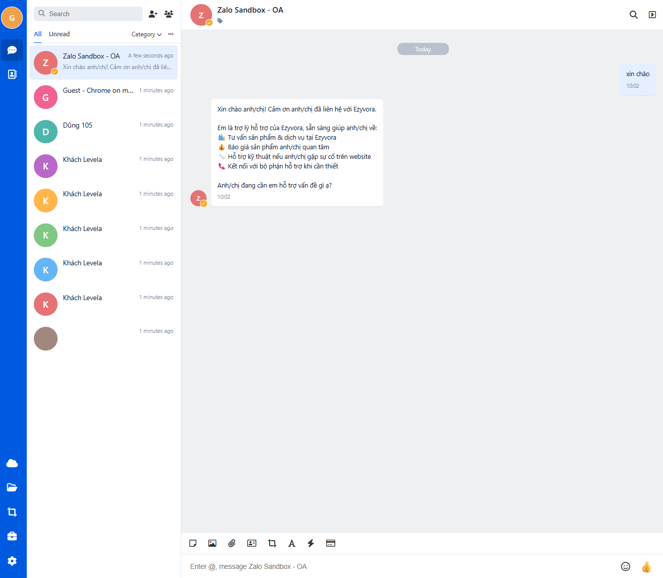 Gửi tin nhắn xin chào và nhận phản hồi từ chatbot Ezyvora trên Zalo